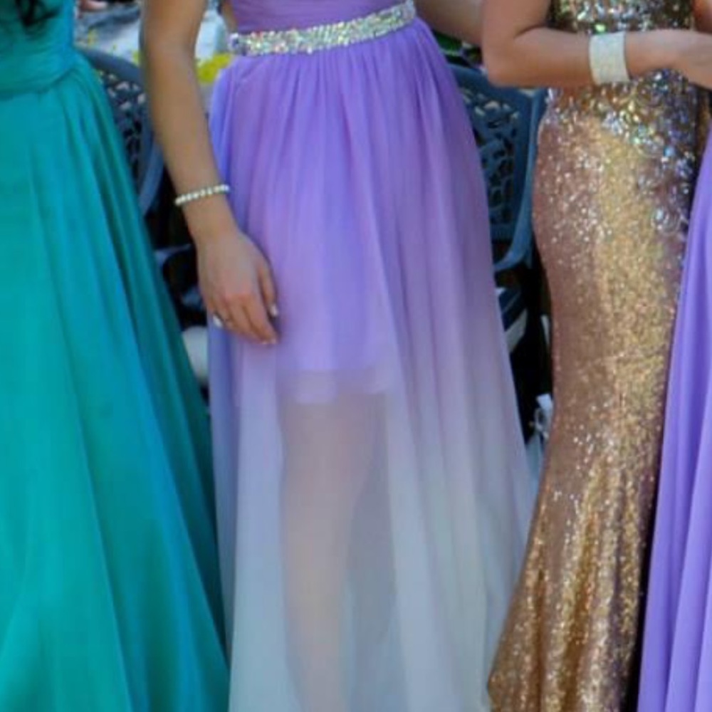La Femme Prom / Wedding / Grad Formal dress, size 2 - Picture 9 of 16